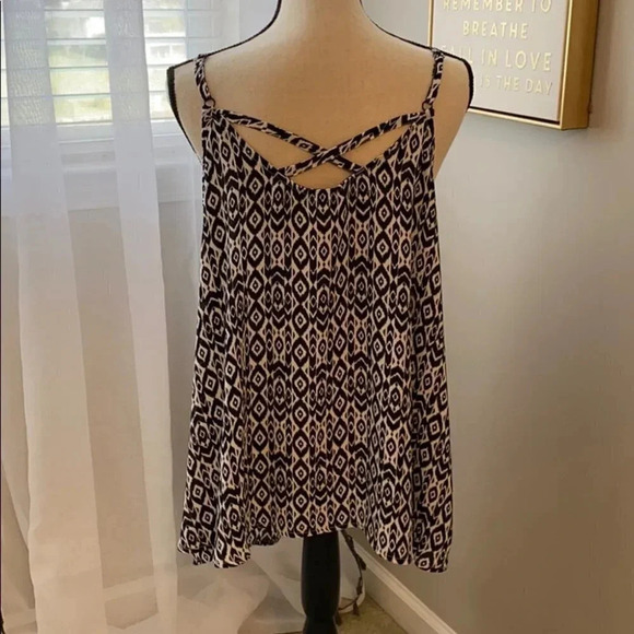 Torrid Aztec Print Flowing Tank Top 1 or 14-16 - Picture 2 of 4
